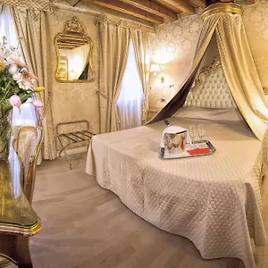 Noemi 3*, Veneza Itália